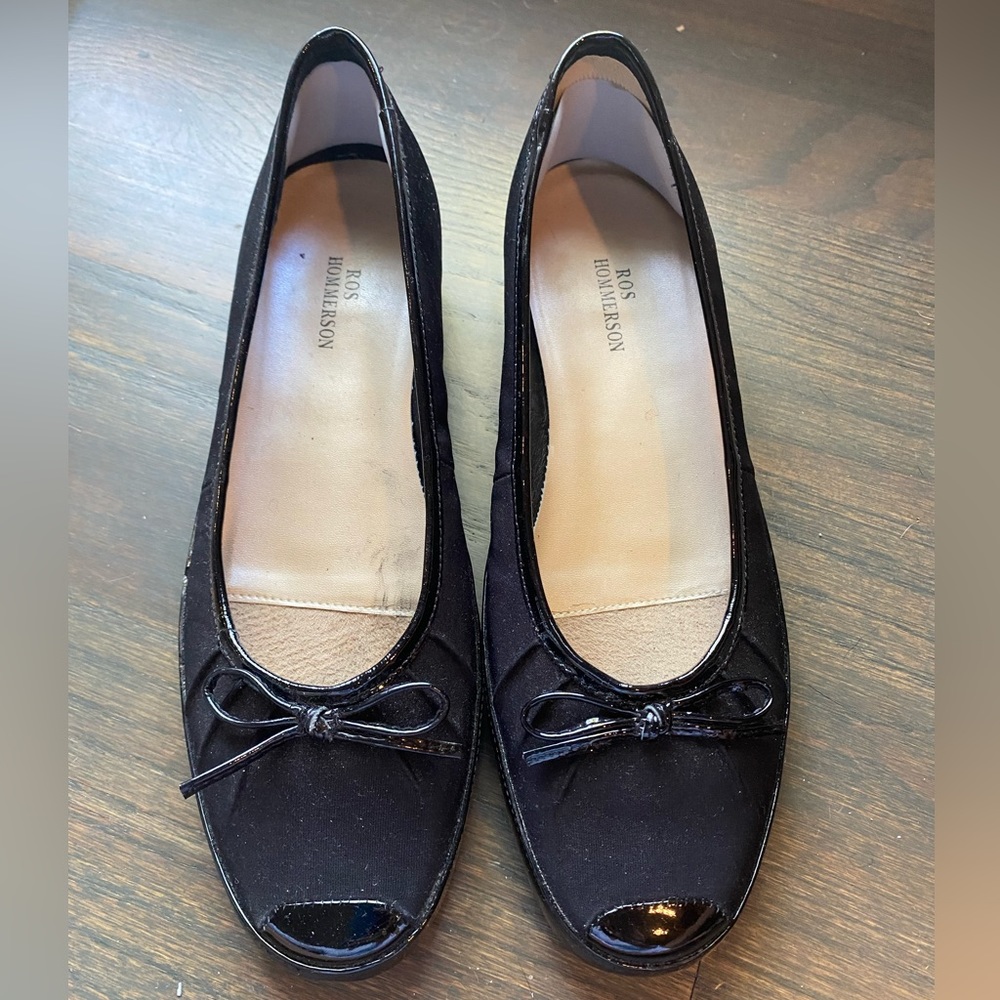 Ros Hommerson black flat with patent leather toe sz 8